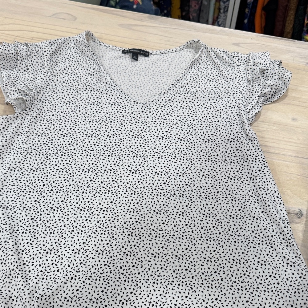 Adrianna Papell White with Black Dot V-Neck Flutter Sleeve Blouse